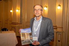 (Matthias Göbel) Dr. Siegfried Breiter wurde für sein herausragendes Engagement in der DFG zum Ehrenmitglied ernannt.