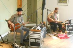 (G.Bernhardt) zwei Finnen stimmten die DFG´ler auf den Abend ein