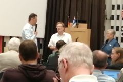 (G.Bernhardt) Dr. Hubert Kleine  (Mitte) wird von Hans Koppold (links) zum Ehrenvorsitzenden ernannt