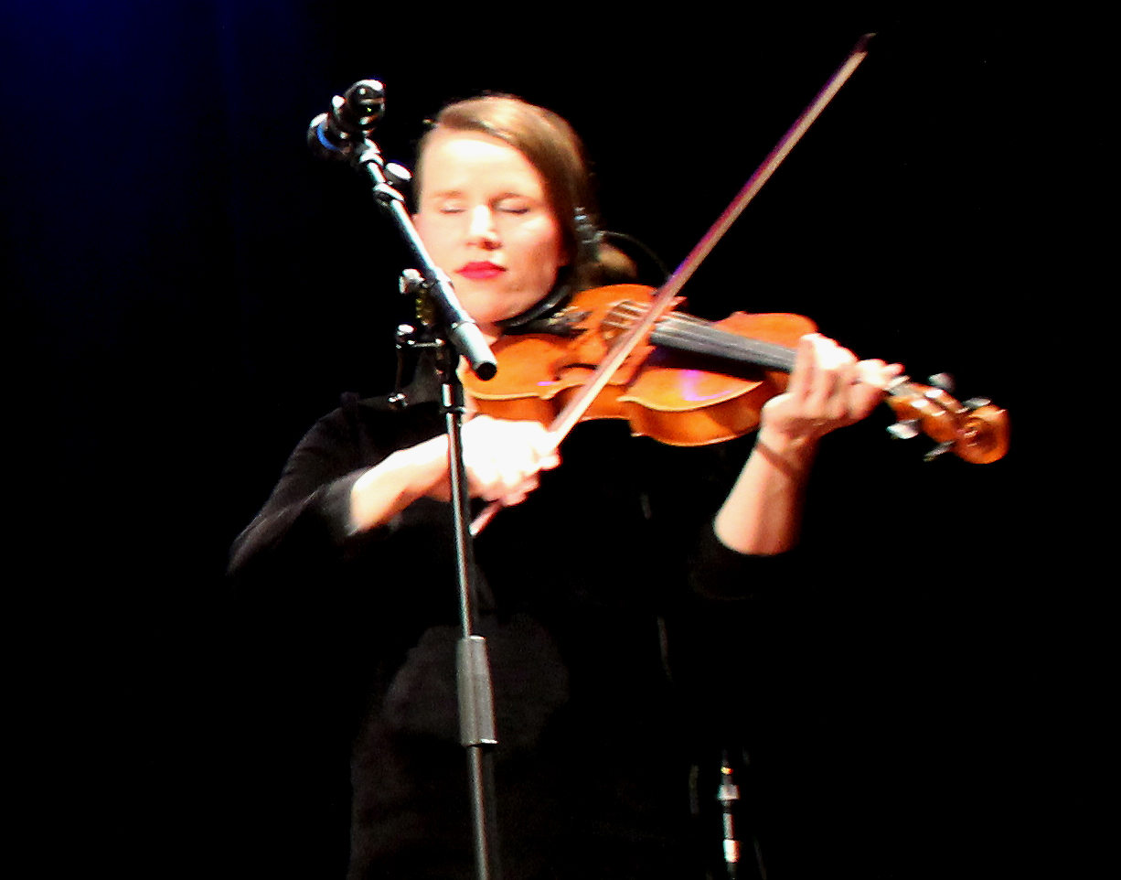 (FOTO: Inken Paletta/DFG Hessen e.V.) Iida Savolainen an der Geige