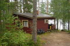 (G.Bernhardt) Hütte  am Ufer des Haapaselkä mitten im Saimaa-Seengebiet