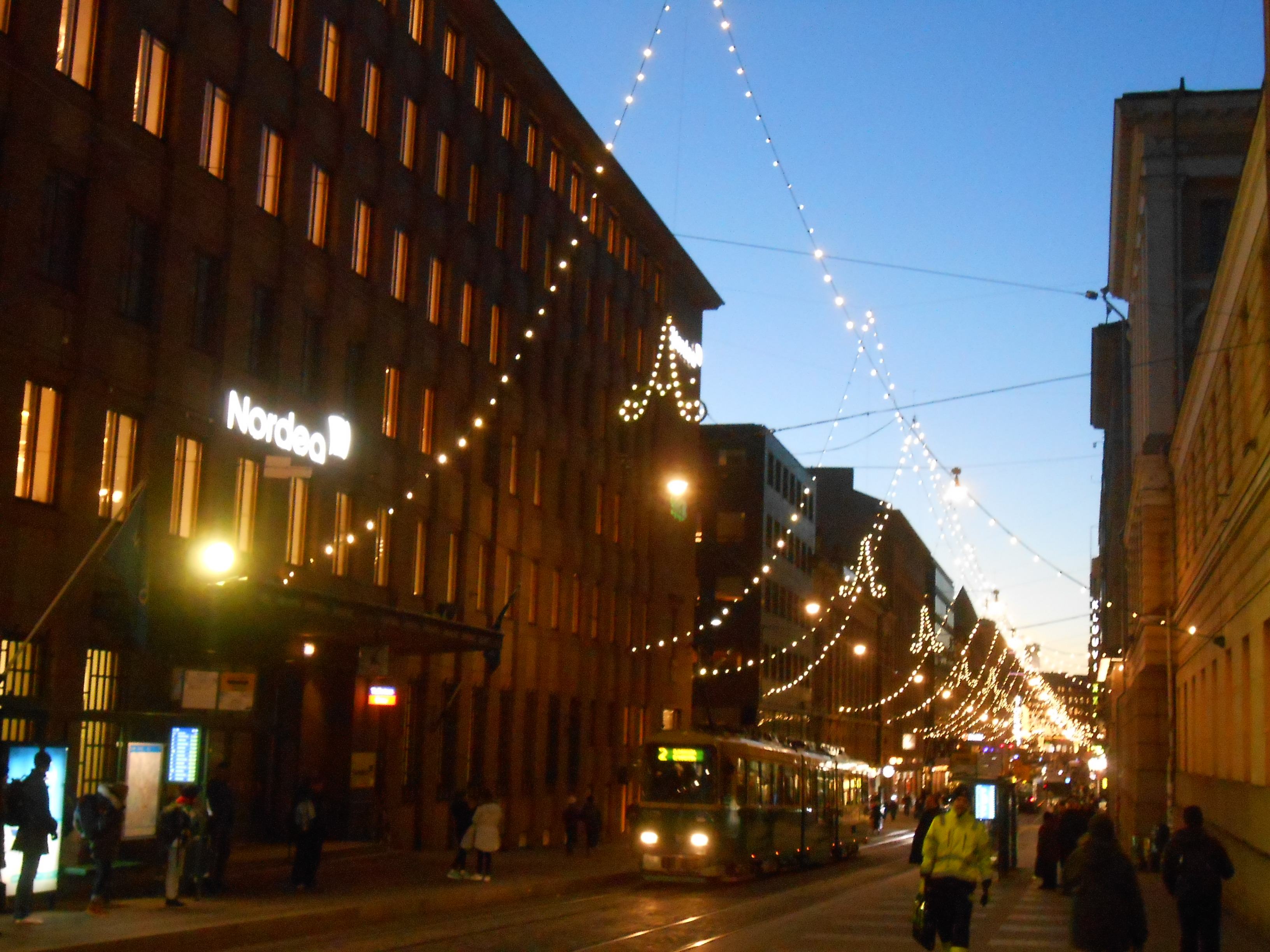 Weihnachtliche Straßen in Helsinki