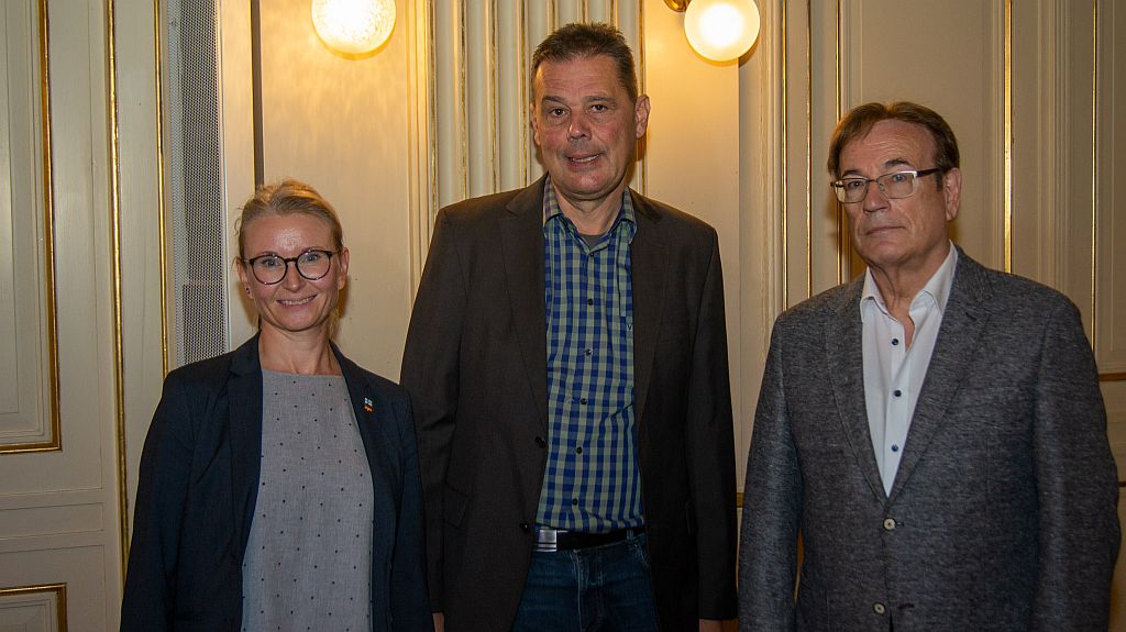 (Mattias Göbel) Der neu gewählte Bundesvorstand: Mari Koskela, Hans Koppold und Dr. Hubert Kleine
