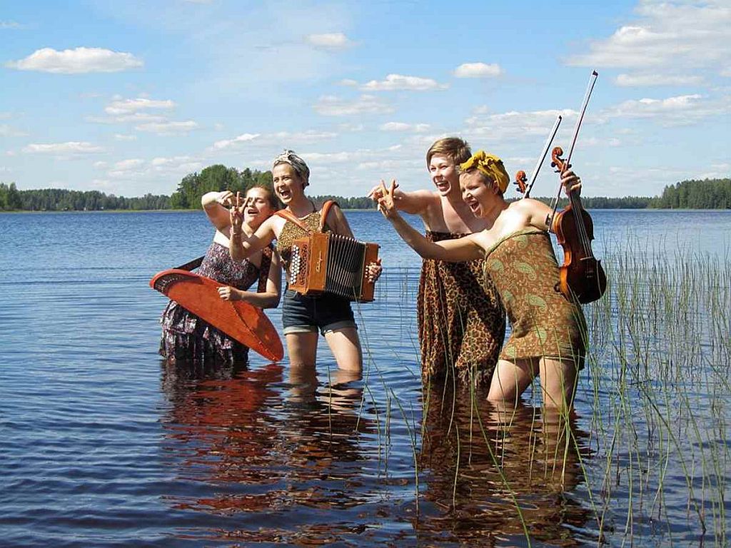 die 4 Ladies der finnischen Folkband Enkel