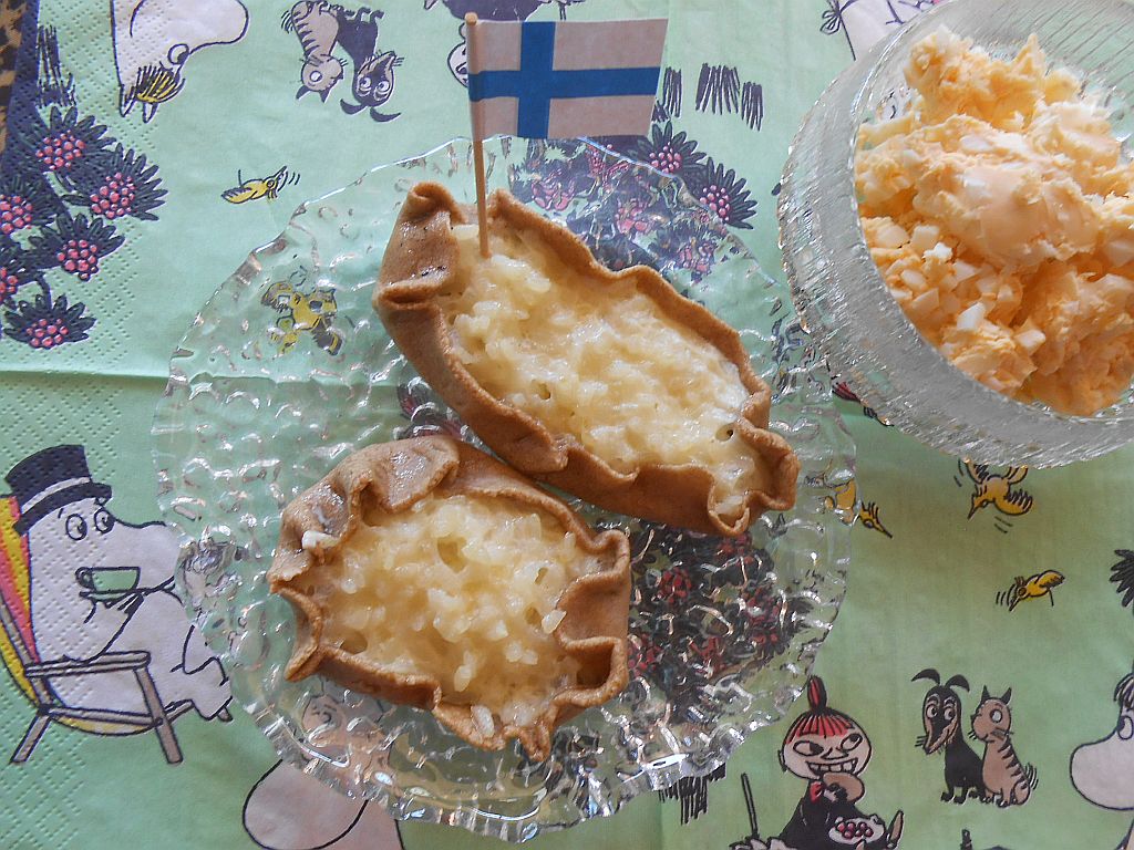 Karelische Piroggen mit Eibutter