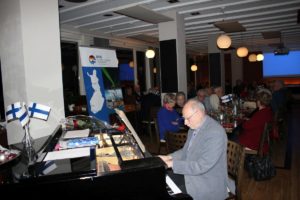 Eberhard Apffelstaedt am Piano