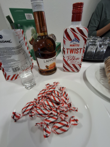 Die Gäste durften probieren: finnische Pfefferminzbonbons, Minttu und Lapponia Likör