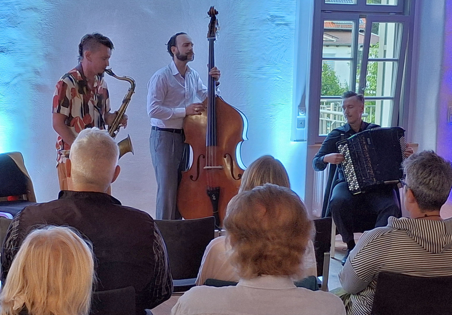 Das Trio Sole Azul begeistert in Rosbach